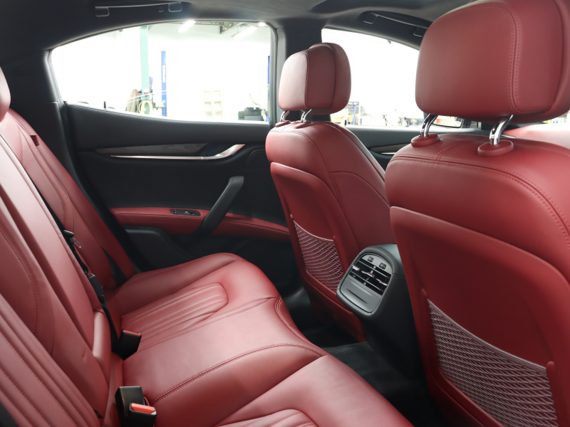 マセラティ ギブリ ﾍﾞｰｽｸﾞﾚｰﾄﾞ　赤革 ｻﾝﾙｰﾌ 純正SDﾅﾋﾞ ｸﾙｰｽﾞｺﾝﾄﾛｰﾙ Bｶﾒﾗ Bluetooth ｷｾﾉﾝﾍｯﾄﾞﾗｲﾄ ﾌﾞﾗｲﾝﾄﾞｽﾎﾟｯﾄ 自動Rｹﾞｰﾄ ｽﾎﾟｰﾂﾓｰﾄﾞ ﾚｯﾄﾞｷｬﾘﾊﾟｰ 純正20ｲﾝﾁAW(ｳﾗｰﾉ)　2年保証付