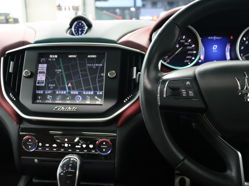 マセラティ ギブリ ﾍﾞｰｽｸﾞﾚｰﾄﾞ　赤革 ｻﾝﾙｰﾌ 純正SDﾅﾋﾞ ｸﾙｰｽﾞｺﾝﾄﾛｰﾙ Bｶﾒﾗ Bluetooth ｷｾﾉﾝﾍｯﾄﾞﾗｲﾄ ﾌﾞﾗｲﾝﾄﾞｽﾎﾟｯﾄ 自動Rｹﾞｰﾄ ｽﾎﾟｰﾂﾓｰﾄﾞ ﾚｯﾄﾞｷｬﾘﾊﾟｰ 純正20ｲﾝﾁAW(ｳﾗｰﾉ)　2年保証付
