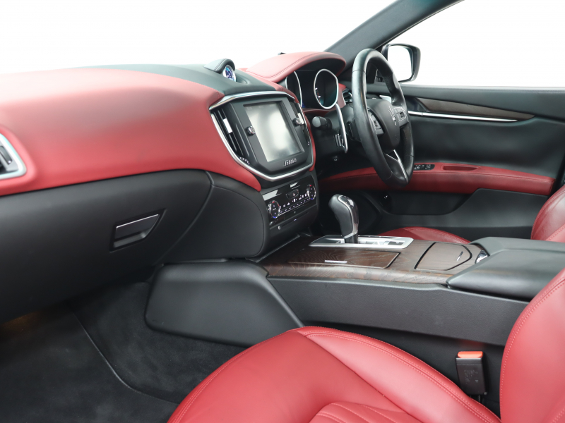 マセラティ ギブリ ﾍﾞｰｽｸﾞﾚｰﾄﾞ　赤革 ｻﾝﾙｰﾌ 純正SDﾅﾋﾞ ｸﾙｰｽﾞｺﾝﾄﾛｰﾙ Bｶﾒﾗ Bluetooth ｷｾﾉﾝﾍｯﾄﾞﾗｲﾄ ﾌﾞﾗｲﾝﾄﾞｽﾎﾟｯﾄ 自動Rｹﾞｰﾄ ｽﾎﾟｰﾂﾓｰﾄﾞ ﾚｯﾄﾞｷｬﾘﾊﾟｰ 純正20ｲﾝﾁAW(ｳﾗｰﾉ)　2年保証付