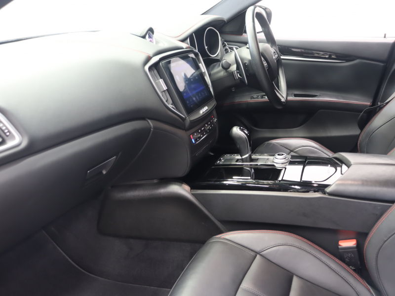 マセラティ ギブリ S ｸﾞﾗﾝｽﾎﾟｰﾂ ﾄﾞﾗｲﾊﾞｰｽﾞPKG　中期 黒革 ﾋｰﾀｰ 純正SDﾅﾋﾞ TV harman/kardon 360ｶﾒﾗ Carplay ACC LEDﾍｯﾄﾞﾗｲﾄ 自動Rｹﾞｰﾄ&ﾊﾝｽﾞﾌﾘｰA ｽｶｲﾌｯｸｻｽﾍﾟﾝｼｮﾝ 純正20ｲﾝﾁAW(ｳﾗｰﾉ)　2年保証付