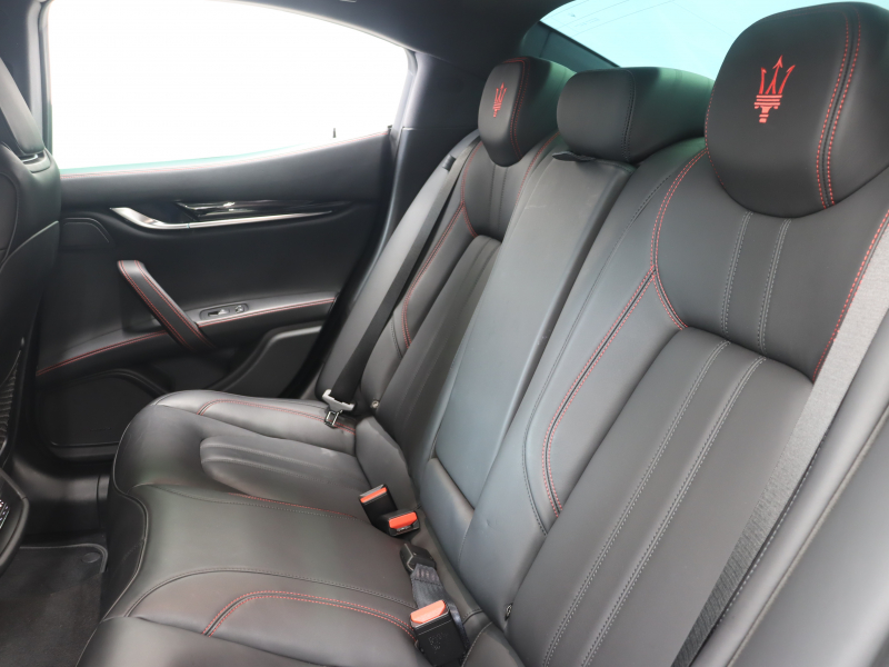 マセラティ ギブリ S ｸﾞﾗﾝｽﾎﾟｰﾂ ﾄﾞﾗｲﾊﾞｰｽﾞPKG　中期 黒革 ﾋｰﾀｰ 純正SDﾅﾋﾞ TV harman/kardon 360ｶﾒﾗ Carplay ACC LEDﾍｯﾄﾞﾗｲﾄ 自動Rｹﾞｰﾄ&ﾊﾝｽﾞﾌﾘｰA ｽｶｲﾌｯｸｻｽﾍﾟﾝｼｮﾝ 純正20ｲﾝﾁAW(ｳﾗｰﾉ)　2年保証付