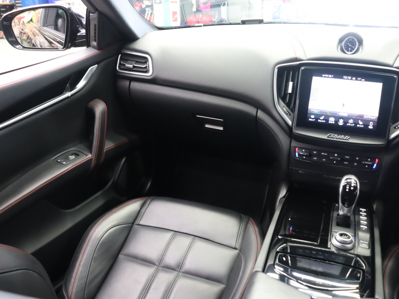 マセラティ ギブリ S ｸﾞﾗﾝｽﾎﾟｰﾂ ﾄﾞﾗｲﾊﾞｰｽﾞPKG　中期 黒革 ﾋｰﾀｰ 純正SDﾅﾋﾞ TV harman/kardon 360ｶﾒﾗ Carplay ACC LEDﾍｯﾄﾞﾗｲﾄ 自動Rｹﾞｰﾄ&ﾊﾝｽﾞﾌﾘｰA ｽｶｲﾌｯｸｻｽﾍﾟﾝｼｮﾝ 純正20ｲﾝﾁAW(ｳﾗｰﾉ)　2年保証付