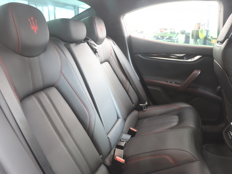 マセラティ ギブリ S ｸﾞﾗﾝｽﾎﾟｰﾂ ﾄﾞﾗｲﾊﾞｰｽﾞPKG　中期 黒革 ﾋｰﾀｰ 純正SDﾅﾋﾞ TV harman/kardon 360ｶﾒﾗ Carplay ACC LEDﾍｯﾄﾞﾗｲﾄ 自動Rｹﾞｰﾄ&ﾊﾝｽﾞﾌﾘｰA ｽｶｲﾌｯｸｻｽﾍﾟﾝｼｮﾝ 純正20ｲﾝﾁAW(ｳﾗｰﾉ)　2年保証付