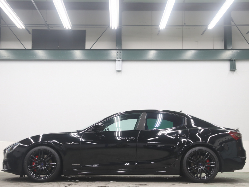 マセラティ ギブリ S ｸﾞﾗﾝｽﾎﾟｰﾂ ﾄﾞﾗｲﾊﾞｰｽﾞPKG　中期 黒革 ﾋｰﾀｰ 純正SDﾅﾋﾞ TV harman/kardon 360ｶﾒﾗ Carplay ACC LEDﾍｯﾄﾞﾗｲﾄ 自動Rｹﾞｰﾄ&ﾊﾝｽﾞﾌﾘｰA ｽｶｲﾌｯｸｻｽﾍﾟﾝｼｮﾝ 純正20ｲﾝﾁAW(ｳﾗｰﾉ)　2年保証付