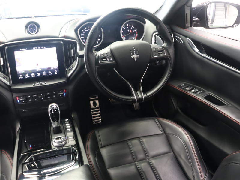 マセラティ ギブリ S ｸﾞﾗﾝｽﾎﾟｰﾂ ﾄﾞﾗｲﾊﾞｰｽﾞPKG　中期 黒革 ﾋｰﾀｰ 純正SDﾅﾋﾞ TV harman/kardon 360ｶﾒﾗ Carplay ACC LEDﾍｯﾄﾞﾗｲﾄ 自動Rｹﾞｰﾄ&ﾊﾝｽﾞﾌﾘｰA ｽｶｲﾌｯｸｻｽﾍﾟﾝｼｮﾝ 純正20ｲﾝﾁAW(ｳﾗｰﾉ)　2年保証付