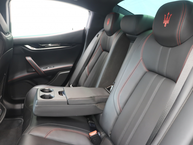 マセラティ ギブリ S ｸﾞﾗﾝｽﾎﾟｰﾂ ﾄﾞﾗｲﾊﾞｰｽﾞPKG　中期 黒革 ﾋｰﾀｰ 純正SDﾅﾋﾞ TV harman/kardon 360ｶﾒﾗ Carplay ACC LEDﾍｯﾄﾞﾗｲﾄ 自動Rｹﾞｰﾄ&ﾊﾝｽﾞﾌﾘｰA ｽｶｲﾌｯｸｻｽﾍﾟﾝｼｮﾝ 純正20ｲﾝﾁAW(ｳﾗｰﾉ)　2年保証付