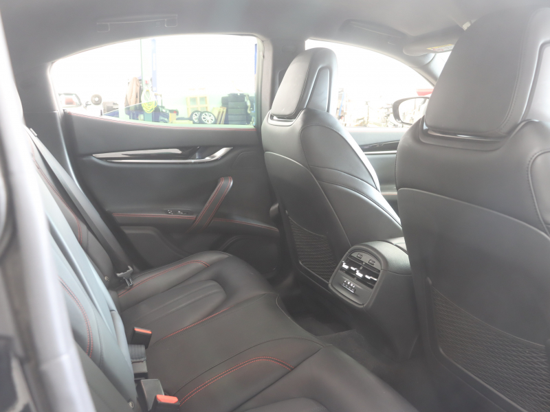 マセラティ ギブリ S ｸﾞﾗﾝｽﾎﾟｰﾂ ﾄﾞﾗｲﾊﾞｰｽﾞPKG　中期 黒革 ﾋｰﾀｰ 純正SDﾅﾋﾞ TV harman/kardon 360ｶﾒﾗ Carplay ACC LEDﾍｯﾄﾞﾗｲﾄ 自動Rｹﾞｰﾄ&ﾊﾝｽﾞﾌﾘｰA ｽｶｲﾌｯｸｻｽﾍﾟﾝｼｮﾝ 純正20ｲﾝﾁAW(ｳﾗｰﾉ)　2年保証付