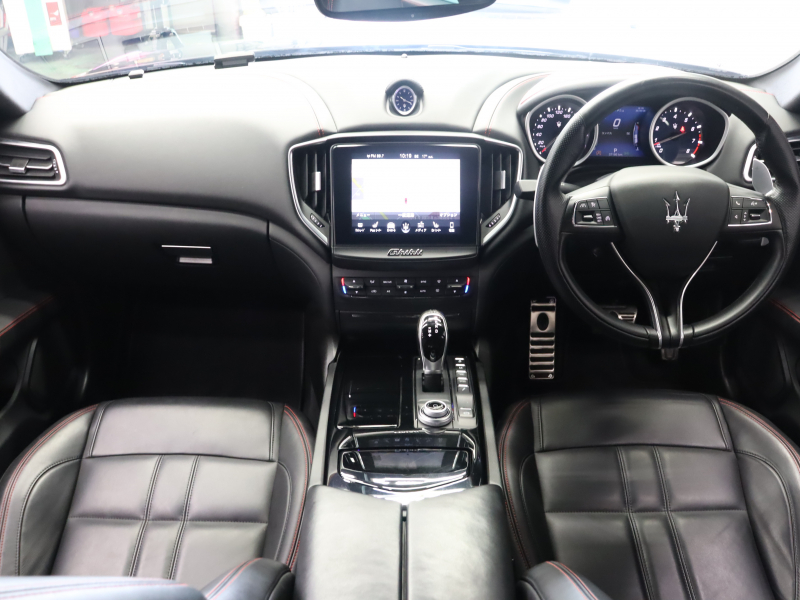 マセラティ ギブリ S ｸﾞﾗﾝｽﾎﾟｰﾂ ﾄﾞﾗｲﾊﾞｰｽﾞPKG　中期 黒革 ﾋｰﾀｰ 純正SDﾅﾋﾞ TV harman/kardon 360ｶﾒﾗ Carplay ACC LEDﾍｯﾄﾞﾗｲﾄ 自動Rｹﾞｰﾄ&ﾊﾝｽﾞﾌﾘｰA ｽｶｲﾌｯｸｻｽﾍﾟﾝｼｮﾝ 純正20ｲﾝﾁAW(ｳﾗｰﾉ)　2年保証付