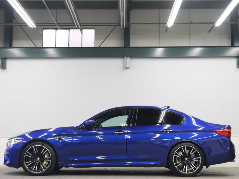 BMW Mシリーズ M5　ｲﾝﾃﾘｼﾞｪﾝﾄｾｰﾌﾃｨ 黒革 ﾍﾞﾝﾁﾚｰﾀｰ ｶｰﾎﾞﾝﾙｰﾌ Idriveﾅﾋﾞ TV 360ｶﾒﾗ harman/kardon ﾜｲﾔﾚｽﾁｬｰｼﾞﾝｸﾞ HUD Mｽﾎﾟｰﾂｽﾃｱﾘﾝｸﾞ Mｴｷｿﾞｰｽﾄｼｽﾃﾑ Mﾏﾙﾁﾌｧﾝｸｼｮﾝｼｰﾄ Mｴｱﾛ&20ｲﾝﾁﾀﾞﾌﾞﾙｽﾎﾟｰｸAW(ｽﾀｲﾘﾝｸﾞ706M)　2年保証