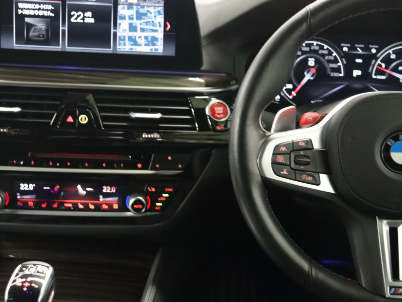 BMW Mシリーズ M5　ｲﾝﾃﾘｼﾞｪﾝﾄｾｰﾌﾃｨ 黒革 ﾍﾞﾝﾁﾚｰﾀｰ ｶｰﾎﾞﾝﾙｰﾌ Idriveﾅﾋﾞ TV 360ｶﾒﾗ harman/kardon ﾜｲﾔﾚｽﾁｬｰｼﾞﾝｸﾞ HUD Mｽﾎﾟｰﾂｽﾃｱﾘﾝｸﾞ Mｴｷｿﾞｰｽﾄｼｽﾃﾑ Mﾏﾙﾁﾌｧﾝｸｼｮﾝｼｰﾄ Mｴｱﾛ&20ｲﾝﾁﾀﾞﾌﾞﾙｽﾎﾟｰｸAW(ｽﾀｲﾘﾝｸﾞ706M)　2年保証