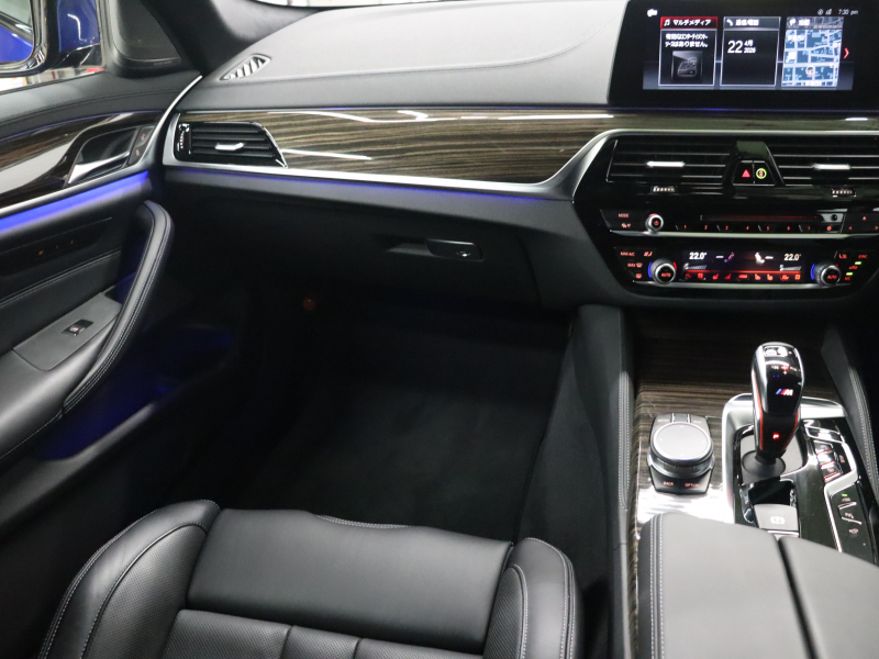 BMW Mシリーズ M5　ｲﾝﾃﾘｼﾞｪﾝﾄｾｰﾌﾃｨ 黒革 ﾍﾞﾝﾁﾚｰﾀｰ ｶｰﾎﾞﾝﾙｰﾌ Idriveﾅﾋﾞ TV 360ｶﾒﾗ harman/kardon ﾜｲﾔﾚｽﾁｬｰｼﾞﾝｸﾞ HUD Mｽﾎﾟｰﾂｽﾃｱﾘﾝｸﾞ Mｴｷｿﾞｰｽﾄｼｽﾃﾑ Mﾏﾙﾁﾌｧﾝｸｼｮﾝｼｰﾄ Mｴｱﾛ&20ｲﾝﾁﾀﾞﾌﾞﾙｽﾎﾟｰｸAW(ｽﾀｲﾘﾝｸﾞ706M)　2年保証