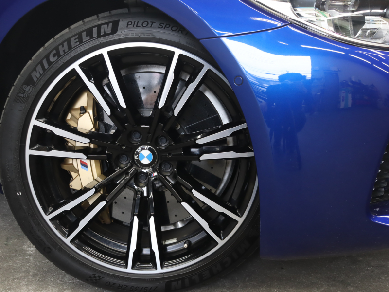 BMW Mシリーズ M5　ｲﾝﾃﾘｼﾞｪﾝﾄｾｰﾌﾃｨ 黒革 ﾍﾞﾝﾁﾚｰﾀｰ ｶｰﾎﾞﾝﾙｰﾌ Idriveﾅﾋﾞ TV 360ｶﾒﾗ harman/kardon ﾜｲﾔﾚｽﾁｬｰｼﾞﾝｸﾞ HUD Mｽﾎﾟｰﾂｽﾃｱﾘﾝｸﾞ Mｴｷｿﾞｰｽﾄｼｽﾃﾑ Mﾏﾙﾁﾌｧﾝｸｼｮﾝｼｰﾄ Mｴｱﾛ&20ｲﾝﾁﾀﾞﾌﾞﾙｽﾎﾟｰｸAW(ｽﾀｲﾘﾝｸﾞ706M)　2年保証