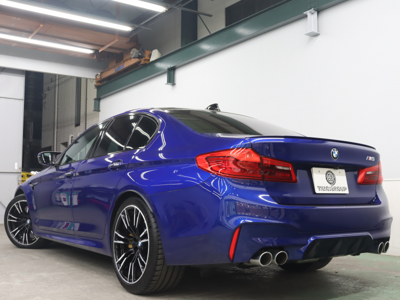 BMW Mシリーズ M5　ｲﾝﾃﾘｼﾞｪﾝﾄｾｰﾌﾃｨ 黒革 ﾍﾞﾝﾁﾚｰﾀｰ ｶｰﾎﾞﾝﾙｰﾌ Idriveﾅﾋﾞ TV 360ｶﾒﾗ harman/kardon ﾜｲﾔﾚｽﾁｬｰｼﾞﾝｸﾞ HUD Mｽﾎﾟｰﾂｽﾃｱﾘﾝｸﾞ Mｴｷｿﾞｰｽﾄｼｽﾃﾑ Mﾏﾙﾁﾌｧﾝｸｼｮﾝｼｰﾄ Mｴｱﾛ&20ｲﾝﾁﾀﾞﾌﾞﾙｽﾎﾟｰｸAW(ｽﾀｲﾘﾝｸﾞ706M)　2年保証