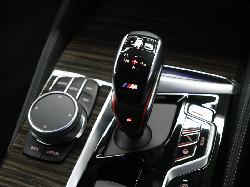 BMW Mシリーズ M5　ｲﾝﾃﾘｼﾞｪﾝﾄｾｰﾌﾃｨ 黒革 ﾍﾞﾝﾁﾚｰﾀｰ ｶｰﾎﾞﾝﾙｰﾌ Idriveﾅﾋﾞ TV 360ｶﾒﾗ harman/kardon ﾜｲﾔﾚｽﾁｬｰｼﾞﾝｸﾞ HUD Mｽﾎﾟｰﾂｽﾃｱﾘﾝｸﾞ Mｴｷｿﾞｰｽﾄｼｽﾃﾑ Mﾏﾙﾁﾌｧﾝｸｼｮﾝｼｰﾄ Mｴｱﾛ&20ｲﾝﾁﾀﾞﾌﾞﾙｽﾎﾟｰｸAW(ｽﾀｲﾘﾝｸﾞ706M)　2年保証
