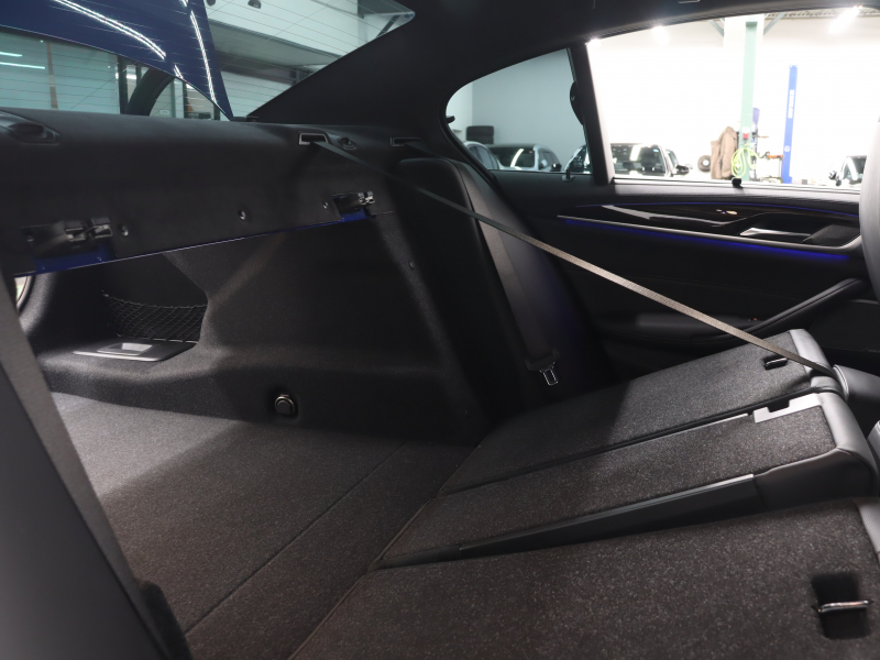 BMW Mシリーズ M5　ｲﾝﾃﾘｼﾞｪﾝﾄｾｰﾌﾃｨ 黒革 ﾍﾞﾝﾁﾚｰﾀｰ ｶｰﾎﾞﾝﾙｰﾌ Idriveﾅﾋﾞ TV 360ｶﾒﾗ harman/kardon ﾜｲﾔﾚｽﾁｬｰｼﾞﾝｸﾞ HUD Mｽﾎﾟｰﾂｽﾃｱﾘﾝｸﾞ Mｴｷｿﾞｰｽﾄｼｽﾃﾑ Mﾏﾙﾁﾌｧﾝｸｼｮﾝｼｰﾄ Mｴｱﾛ&20ｲﾝﾁﾀﾞﾌﾞﾙｽﾎﾟｰｸAW(ｽﾀｲﾘﾝｸﾞ706M)　2年保証