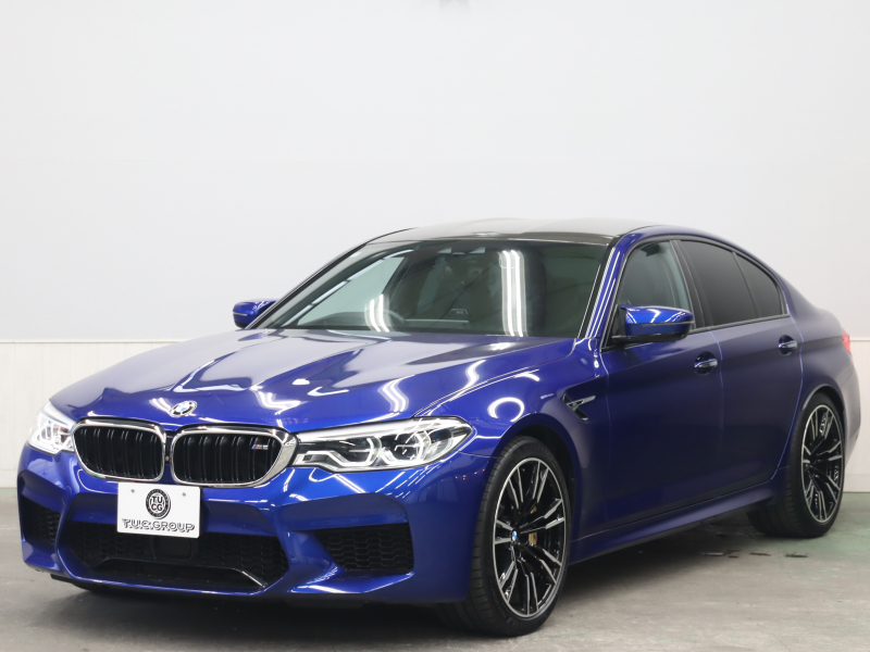 BMW Mシリーズ M5　ｲﾝﾃﾘｼﾞｪﾝﾄｾｰﾌﾃｨ 黒革 ﾍﾞﾝﾁﾚｰﾀｰ ｶｰﾎﾞﾝﾙｰﾌ Idriveﾅﾋﾞ TV 360ｶﾒﾗ harman/kardon ﾜｲﾔﾚｽﾁｬｰｼﾞﾝｸﾞ HUD Mｽﾎﾟｰﾂｽﾃｱﾘﾝｸﾞ Mｴｷｿﾞｰｽﾄｼｽﾃﾑ Mﾏﾙﾁﾌｧﾝｸｼｮﾝｼｰﾄ Mｴｱﾛ&20ｲﾝﾁﾀﾞﾌﾞﾙｽﾎﾟｰｸAW(ｽﾀｲﾘﾝｸﾞ706M)　2年保証