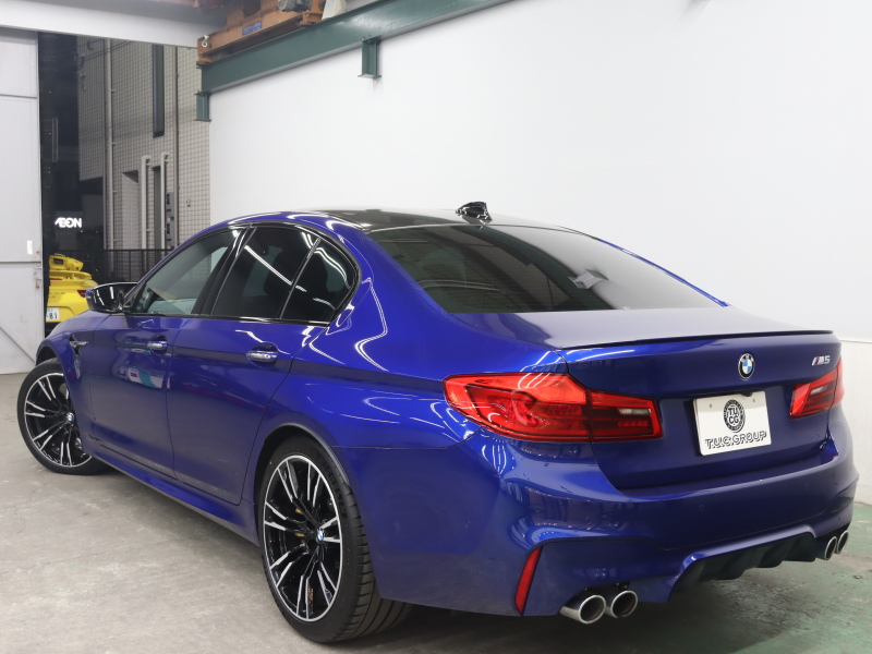 BMW Mシリーズ M5　ｲﾝﾃﾘｼﾞｪﾝﾄｾｰﾌﾃｨ 黒革 ﾍﾞﾝﾁﾚｰﾀｰ ｶｰﾎﾞﾝﾙｰﾌ Idriveﾅﾋﾞ TV 360ｶﾒﾗ harman/kardon ﾜｲﾔﾚｽﾁｬｰｼﾞﾝｸﾞ HUD Mｽﾎﾟｰﾂｽﾃｱﾘﾝｸﾞ Mｴｷｿﾞｰｽﾄｼｽﾃﾑ Mﾏﾙﾁﾌｧﾝｸｼｮﾝｼｰﾄ Mｴｱﾛ&20ｲﾝﾁﾀﾞﾌﾞﾙｽﾎﾟｰｸAW(ｽﾀｲﾘﾝｸﾞ706M)　2年保証