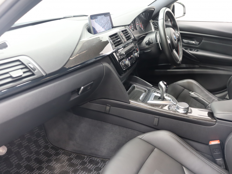 BMW Mシリーズ M3 ｾﾀﾞﾝ MDCT　1ｵｰﾅｰ 後期LCI ｺﾝﾌｫｰﾄA ｲﾝﾃﾘｼﾞｪﾝﾄS 黒革 ﾅﾋﾞTV harman/kardon Bｶﾒﾗ ﾍｯﾄﾞｱｯﾌﾟD LEDﾍｯﾄﾞﾗｲﾄ ｶｰﾎﾞﾝｲﾝﾃﾘｱ Mｻｽﾍﾟﾝｼｮﾝ Mﾌﾞﾙｰｷｬﾘﾊﾟｰ Mｽﾎﾟｰﾂﾚｻﾞｰｽﾃｱﾘﾝｸﾞ Mｴｱﾛ&19AW(ｽﾀｲﾘﾝｸﾞ437M)　2年保証付
