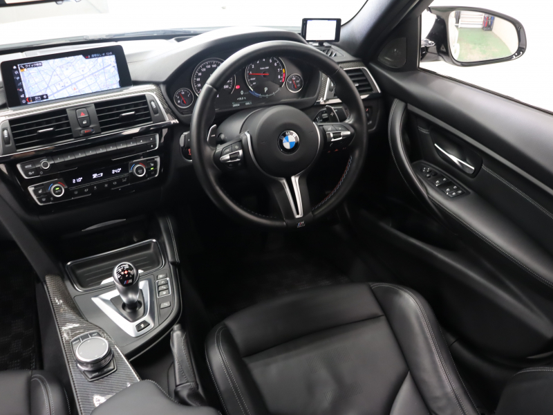 BMW Mシリーズ M3 ｾﾀﾞﾝ MDCT　1ｵｰﾅｰ 後期LCI ｺﾝﾌｫｰﾄA ｲﾝﾃﾘｼﾞｪﾝﾄS 黒革 ﾅﾋﾞTV harman/kardon Bｶﾒﾗ ﾍｯﾄﾞｱｯﾌﾟD LEDﾍｯﾄﾞﾗｲﾄ ｶｰﾎﾞﾝｲﾝﾃﾘｱ Mｻｽﾍﾟﾝｼｮﾝ Mﾌﾞﾙｰｷｬﾘﾊﾟｰ Mｽﾎﾟｰﾂﾚｻﾞｰｽﾃｱﾘﾝｸﾞ Mｴｱﾛ&19AW(ｽﾀｲﾘﾝｸﾞ437M)　2年保証付