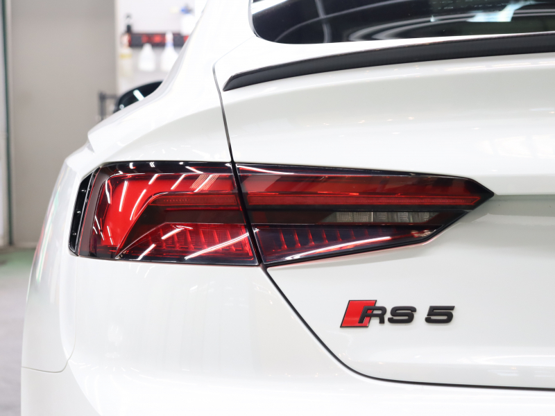 アウディ RS5 ｽﾎﾟｰﾂﾊﾞｯｸ ﾍﾞｰｽｸﾞﾚｰﾄﾞ ｶｰﾎﾞﾝｽﾀｲﾘﾝｸﾞ&RSﾃﾞｻﾞｲﾝﾊﾟｯｹｰｼﾞﾚｯﾄﾞPKG　1ｵｰﾅｰ 黒革 ﾋｰﾀｰ ﾊﾟﾉﾗﾏSR MMIﾅﾋﾞ TV Bang&Olufsen 360ｶﾒﾗ ｶｰﾎﾞﾝｲﾝﾃﾘｱ RSｽﾎﾟｰﾂEX ﾚｯﾄﾞｷｬﾘﾊﾟｰ RAYS21ｲﾝﾁAW　2年保証付