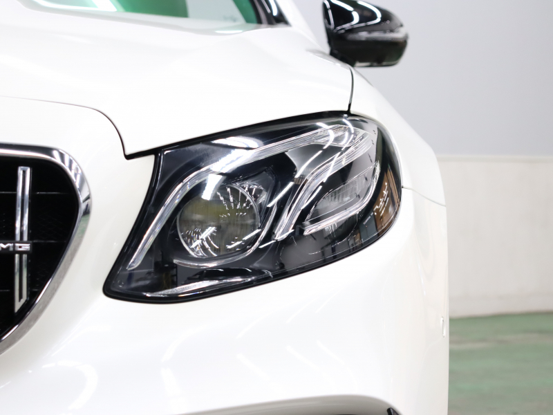 AMG Eクラス E53ｶﾌﾞﾘｵﾚ 4MATIC+ ISG搭載ﾓﾃﾞﾙ ｴｸｽｸﾙｼｰﾌﾞ&ﾚｰﾀﾞｰSP　黒革 ﾍﾞﾝﾁﾚｰﾀｰ ｴｱｽｶｰﾌ 黒幌 純正ﾅﾋﾞTV ﾌﾞﾙﾒｽﾀｰS ﾍｯﾄﾞｱｯﾌﾟD 360ｶﾒﾗ AMGﾊﾟﾌｫｰﾏﾝｽｽﾃｱﾘﾝｸﾞ AMGｽﾎﾟｰﾂｴｷｿﾞｰｽﾄ AMGｴｱﾛ&20ｲﾝﾁAW　2年保証