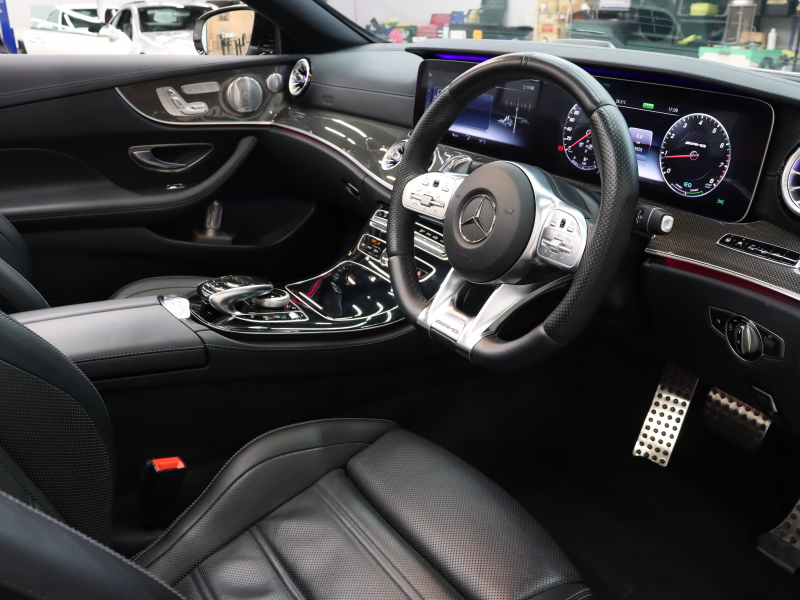 AMG Eクラス E53ｶﾌﾞﾘｵﾚ 4MATIC+ ISG搭載ﾓﾃﾞﾙ ｴｸｽｸﾙｼｰﾌﾞ&ﾚｰﾀﾞｰSP　黒革 ﾍﾞﾝﾁﾚｰﾀｰ ｴｱｽｶｰﾌ 黒幌 純正ﾅﾋﾞTV ﾌﾞﾙﾒｽﾀｰS ﾍｯﾄﾞｱｯﾌﾟD 360ｶﾒﾗ AMGﾊﾟﾌｫｰﾏﾝｽｽﾃｱﾘﾝｸﾞ AMGｽﾎﾟｰﾂｴｷｿﾞｰｽﾄ AMGｴｱﾛ&20ｲﾝﾁAW　2年保証