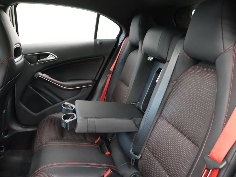 AMG Aクラス A45 4MATIC ﾚｰﾀﾞｰSP　後期 黒革 ﾊﾟﾉﾗﾏSR 純正ﾅﾋﾞ TV Bｶﾒﾗ Carplay LEDﾊﾟﾌｫｰﾏﾝｽﾍｯﾄﾞﾗｲﾄ AMGｻｽﾍﾟﾝｼｮﾝ AMGﾊﾟﾌｫｰﾏﾝｽｴｸﾞｿﾞｰｽﾄ AMG強化ﾌﾞﾚｰｷ AMGｴｱﾛ&18ｲﾝﾁAW　2年保証付