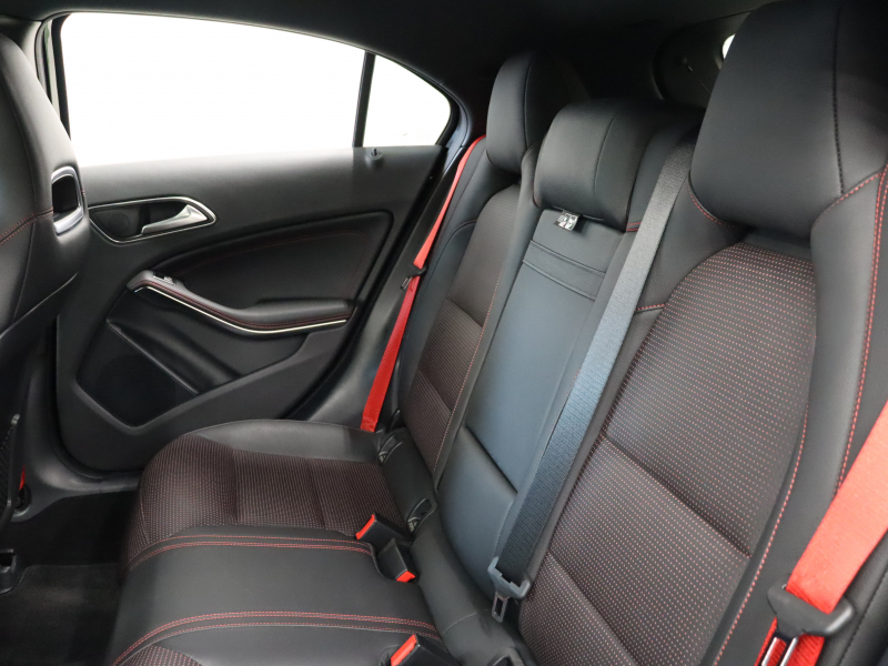 AMG Aクラス A45 4MATIC ﾚｰﾀﾞｰSP　後期 黒革 ﾊﾟﾉﾗﾏSR 純正ﾅﾋﾞ TV Bｶﾒﾗ Carplay LEDﾊﾟﾌｫｰﾏﾝｽﾍｯﾄﾞﾗｲﾄ AMGｻｽﾍﾟﾝｼｮﾝ AMGﾊﾟﾌｫｰﾏﾝｽｴｸﾞｿﾞｰｽﾄ AMG強化ﾌﾞﾚｰｷ AMGｴｱﾛ&18ｲﾝﾁAW　2年保証付