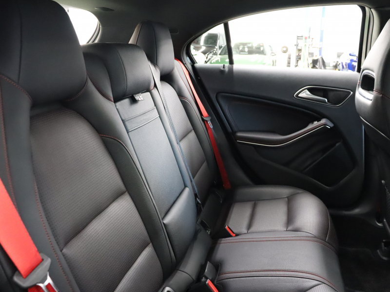 AMG Aクラス A45 4MATIC ﾚｰﾀﾞｰSP　後期 黒革 ﾊﾟﾉﾗﾏSR 純正ﾅﾋﾞ TV Bｶﾒﾗ Carplay LEDﾊﾟﾌｫｰﾏﾝｽﾍｯﾄﾞﾗｲﾄ AMGｻｽﾍﾟﾝｼｮﾝ AMGﾊﾟﾌｫｰﾏﾝｽｴｸﾞｿﾞｰｽﾄ AMG強化ﾌﾞﾚｰｷ AMGｴｱﾛ&18ｲﾝﾁAW　2年保証付