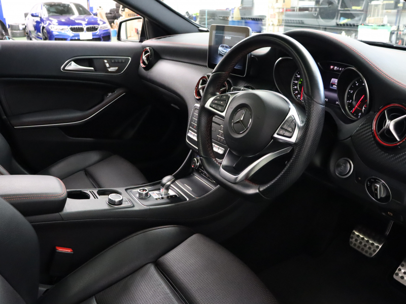 AMG Aクラス A45 4MATIC ﾚｰﾀﾞｰSP　後期 黒革 ﾊﾟﾉﾗﾏSR 純正ﾅﾋﾞ TV Bｶﾒﾗ Carplay LEDﾊﾟﾌｫｰﾏﾝｽﾍｯﾄﾞﾗｲﾄ AMGｻｽﾍﾟﾝｼｮﾝ AMGﾊﾟﾌｫｰﾏﾝｽｴｸﾞｿﾞｰｽﾄ AMG強化ﾌﾞﾚｰｷ AMGｴｱﾛ&18ｲﾝﾁAW　2年保証付