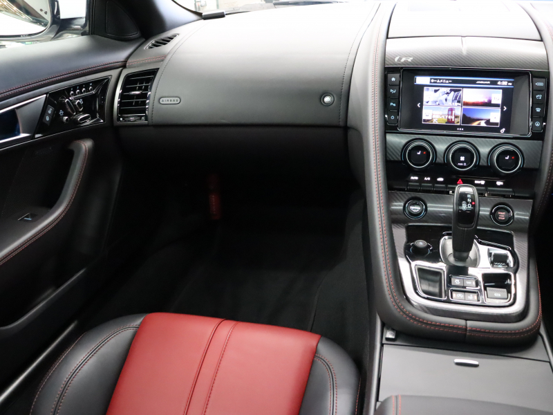 ジャガー Fタイプ Rｸｰﾍﾟ AWD ｴｸｽﾃﾘｱｽﾎﾟｰﾂﾃﾞｻﾞｲﾝﾊﾟｯｸ&ﾌﾞﾗｯｸﾊﾟｯｸ　赤/黒革 ｶﾞﾗｽﾙｰﾌ 純正ﾅﾋﾞ MERIDIANｻﾗｳﾝﾄﾞ F/Bｶﾒﾗ ｶｰﾎﾞﾝｲﾝﾃｱﾘﾄﾘﾑ ｴｸﾞｿﾞｰｽﾄｼｽﾃﾑ ｶｰﾎﾞﾝｾﾗﾐｯｸﾌﾞﾚｰｷ  ｲｴﾛｰｷｬﾘﾊﾟｰ 純正20ｲﾝﾁｽﾄｰﾝAW　2年保証付