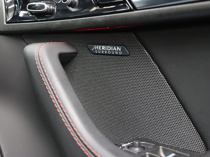 ジャガー Fタイプ Rｸｰﾍﾟ AWD ｴｸｽﾃﾘｱｽﾎﾟｰﾂﾃﾞｻﾞｲﾝﾊﾟｯｸ&ﾌﾞﾗｯｸﾊﾟｯｸ　赤/黒革 ｶﾞﾗｽﾙｰﾌ 純正ﾅﾋﾞ MERIDIANｻﾗｳﾝﾄﾞ F/Bｶﾒﾗ ｶｰﾎﾞﾝｲﾝﾃｱﾘﾄﾘﾑ ｴｸﾞｿﾞｰｽﾄｼｽﾃﾑ ｶｰﾎﾞﾝｾﾗﾐｯｸﾌﾞﾚｰｷ  ｲｴﾛｰｷｬﾘﾊﾟｰ 純正20ｲﾝﾁｽﾄｰﾝAW　2年保証付