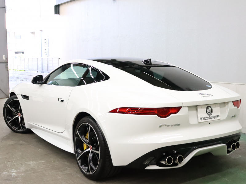 ジャガー Fタイプ Rｸｰﾍﾟ AWD ｴｸｽﾃﾘｱｽﾎﾟｰﾂﾃﾞｻﾞｲﾝﾊﾟｯｸ&ﾌﾞﾗｯｸﾊﾟｯｸ　赤/黒革 ｶﾞﾗｽﾙｰﾌ 純正ﾅﾋﾞ MERIDIANｻﾗｳﾝﾄﾞ F/Bｶﾒﾗ ｶｰﾎﾞﾝｲﾝﾃｱﾘﾄﾘﾑ ｴｸﾞｿﾞｰｽﾄｼｽﾃﾑ ｶｰﾎﾞﾝｾﾗﾐｯｸﾌﾞﾚｰｷ  ｲｴﾛｰｷｬﾘﾊﾟｰ 純正20ｲﾝﾁｽﾄｰﾝAW　2年保証付