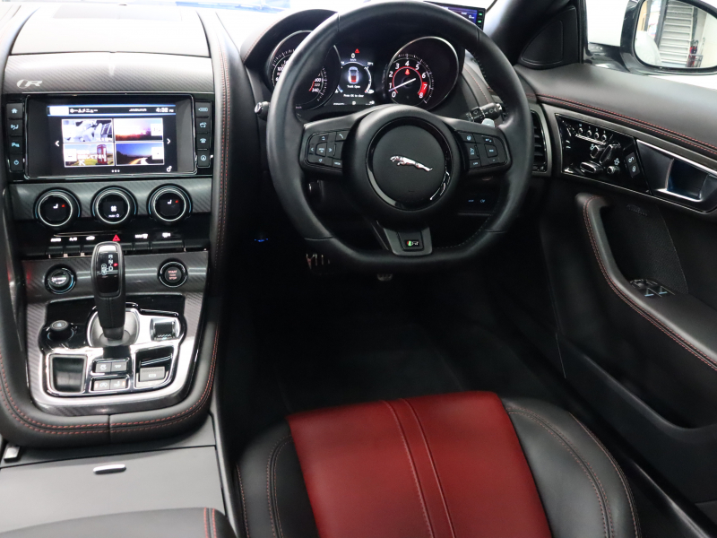 ジャガー Fタイプ Rｸｰﾍﾟ AWD ｴｸｽﾃﾘｱｽﾎﾟｰﾂﾃﾞｻﾞｲﾝﾊﾟｯｸ&ﾌﾞﾗｯｸﾊﾟｯｸ　赤/黒革 ｶﾞﾗｽﾙｰﾌ 純正ﾅﾋﾞ MERIDIANｻﾗｳﾝﾄﾞ F/Bｶﾒﾗ ｶｰﾎﾞﾝｲﾝﾃｱﾘﾄﾘﾑ ｴｸﾞｿﾞｰｽﾄｼｽﾃﾑ ｶｰﾎﾞﾝｾﾗﾐｯｸﾌﾞﾚｰｷ  ｲｴﾛｰｷｬﾘﾊﾟｰ 純正20ｲﾝﾁｽﾄｰﾝAW　2年保証付