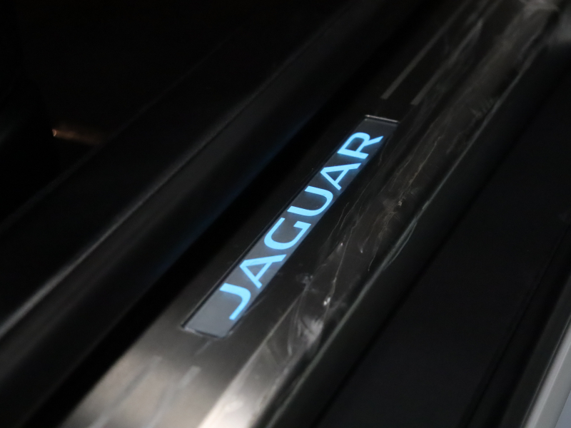 ジャガー Fタイプ Rｸｰﾍﾟ AWD ｴｸｽﾃﾘｱｽﾎﾟｰﾂﾃﾞｻﾞｲﾝﾊﾟｯｸ&ﾌﾞﾗｯｸﾊﾟｯｸ　赤/黒革 ｶﾞﾗｽﾙｰﾌ 純正ﾅﾋﾞ MERIDIANｻﾗｳﾝﾄﾞ F/Bｶﾒﾗ ｶｰﾎﾞﾝｲﾝﾃｱﾘﾄﾘﾑ ｴｸﾞｿﾞｰｽﾄｼｽﾃﾑ ｶｰﾎﾞﾝｾﾗﾐｯｸﾌﾞﾚｰｷ  ｲｴﾛｰｷｬﾘﾊﾟｰ 純正20ｲﾝﾁｽﾄｰﾝAW　2年保証付