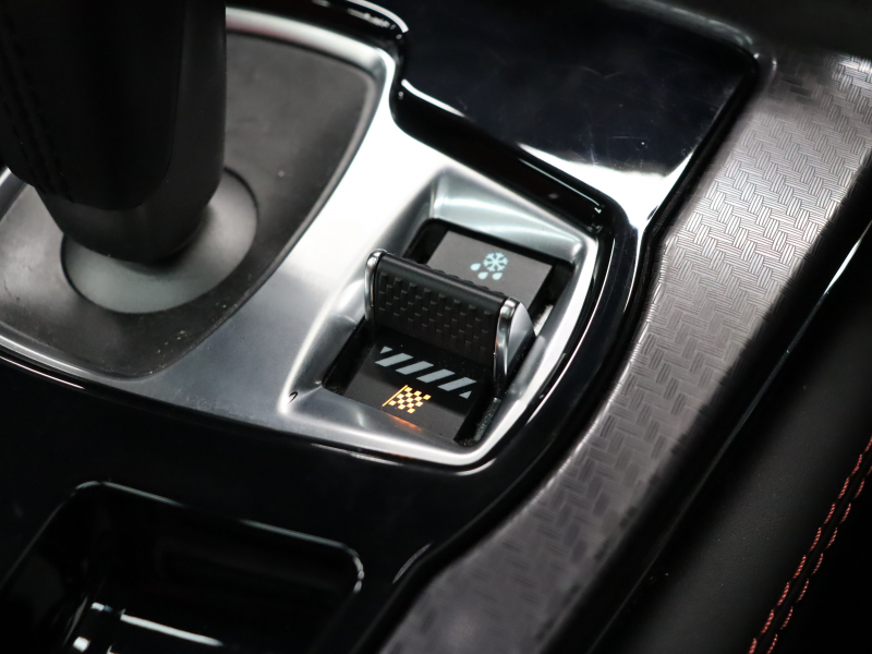 ジャガー Fタイプ Rｸｰﾍﾟ AWD ｴｸｽﾃﾘｱｽﾎﾟｰﾂﾃﾞｻﾞｲﾝﾊﾟｯｸ&ﾌﾞﾗｯｸﾊﾟｯｸ　赤/黒革 ｶﾞﾗｽﾙｰﾌ 純正ﾅﾋﾞ MERIDIANｻﾗｳﾝﾄﾞ F/Bｶﾒﾗ ｶｰﾎﾞﾝｲﾝﾃｱﾘﾄﾘﾑ ｴｸﾞｿﾞｰｽﾄｼｽﾃﾑ ｶｰﾎﾞﾝｾﾗﾐｯｸﾌﾞﾚｰｷ  ｲｴﾛｰｷｬﾘﾊﾟｰ 純正20ｲﾝﾁｽﾄｰﾝAW　2年保証付