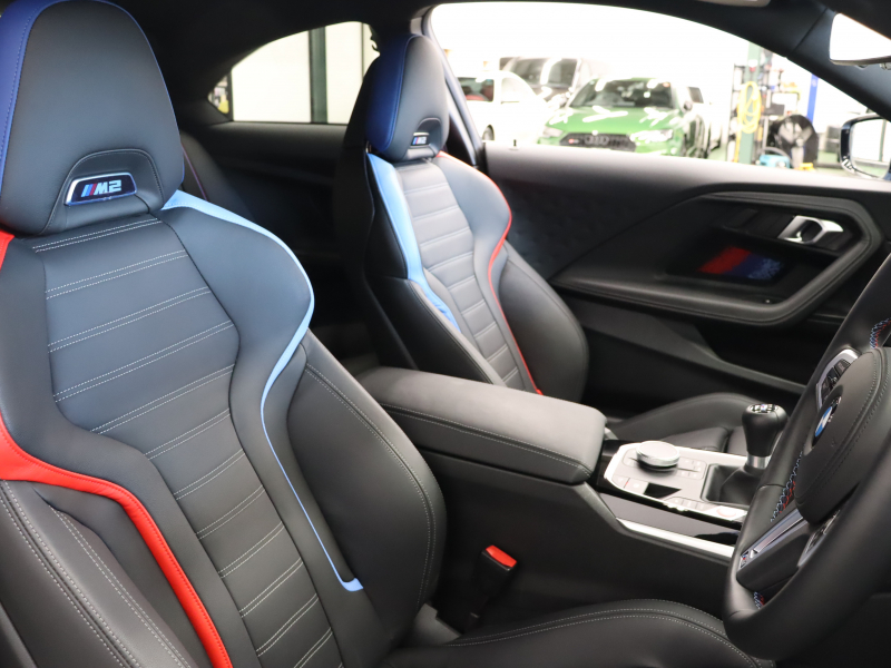 BMW Mシリーズ M2 6速MT ﾍﾞｰｽｸﾞﾚｰﾄﾞ ﾊｲﾗｲﾝPKG　現行ﾓﾃﾞﾙ ｺﾝﾌｫｰﾄA ﾄﾞﾗｲﾋﾞﾝｸﾞA 黒革 純正ﾅﾋﾞ harman/kardon Bｶﾒﾗ Carplay ｸﾙｰｽﾞｺﾝﾄﾛｰﾙ Mｻｽﾍﾟﾝｼｮﾝ Mｽﾎﾟｰﾂｴｷｿﾞｰｽﾄ Mﾚｯﾄﾞｷﾔﾘﾊﾟｰ Mｴｱﾛ&19/20ｲﾝﾁAW(930M)　2年保証