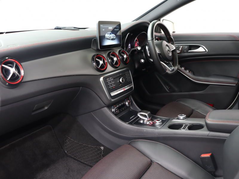 AMG CLAクラス CLA45 4MATIC ﾚｰﾀﾞｰSP　黒革 ｼｰﾄﾋｰﾀｰ 純正HDDﾅﾋﾞTV Bluetooth Carplay Bｶﾒﾗ LEDﾊｲﾊﾟﾌｫｰﾏﾝｽﾍｯﾄﾞﾗｲﾄ AMGｻｽﾍﾟﾝｼｮﾝ AMG強化ﾌﾞﾚｰｷ AMGｽﾎﾟｰﾂｽﾃｱﾘﾝｸﾞ  AMGｴｱﾛ&19ｲﾝﾁAW　2年保証付