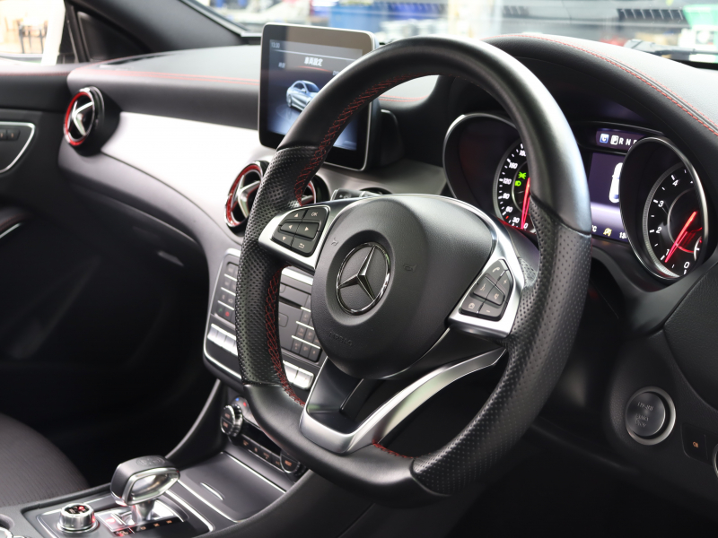 AMG CLAクラス CLA45 4MATIC ﾚｰﾀﾞｰSP　黒革 ｼｰﾄﾋｰﾀｰ 純正HDDﾅﾋﾞTV Bluetooth Carplay Bｶﾒﾗ LEDﾊｲﾊﾟﾌｫｰﾏﾝｽﾍｯﾄﾞﾗｲﾄ AMGｻｽﾍﾟﾝｼｮﾝ AMG強化ﾌﾞﾚｰｷ AMGｽﾎﾟｰﾂｽﾃｱﾘﾝｸﾞ  AMGｴｱﾛ&19ｲﾝﾁAW　2年保証付