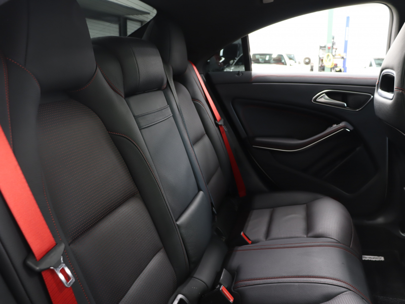AMG CLAクラス CLA45 4MATIC ﾚｰﾀﾞｰSP　黒革 ｼｰﾄﾋｰﾀｰ 純正HDDﾅﾋﾞTV Bluetooth Carplay Bｶﾒﾗ LEDﾊｲﾊﾟﾌｫｰﾏﾝｽﾍｯﾄﾞﾗｲﾄ AMGｻｽﾍﾟﾝｼｮﾝ AMG強化ﾌﾞﾚｰｷ AMGｽﾎﾟｰﾂｽﾃｱﾘﾝｸﾞ  AMGｴｱﾛ&19ｲﾝﾁAW　2年保証付