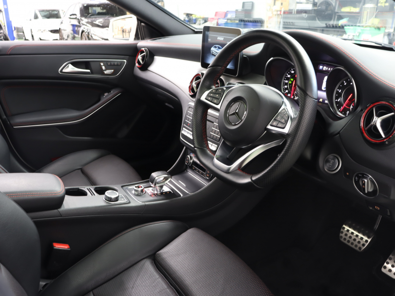 AMG CLAクラス CLA45 4MATIC ﾚｰﾀﾞｰSP　黒革 ｼｰﾄﾋｰﾀｰ 純正HDDﾅﾋﾞTV Bluetooth Carplay Bｶﾒﾗ LEDﾊｲﾊﾟﾌｫｰﾏﾝｽﾍｯﾄﾞﾗｲﾄ AMGｻｽﾍﾟﾝｼｮﾝ AMG強化ﾌﾞﾚｰｷ AMGｽﾎﾟｰﾂｽﾃｱﾘﾝｸﾞ  AMGｴｱﾛ&19ｲﾝﾁAW　2年保証付