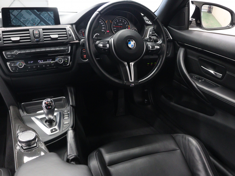 BMW Mシリーズ M4 ｸｰﾍﾟ MDCT　Mｻｽﾍﾟﾝｼｮﾝ ｺﾝﾌｫｰﾄA ｲﾝﾃﾘｼﾞｪﾝﾄS 黒革 ﾅﾋﾞTV Bluetooth Bｶﾒﾗ HUD LEDﾍｯﾄﾞﾗｲﾄ ｶｰﾎﾞﾝﾙｰﾌ ｶｰﾎﾞﾝｲﾝﾃﾘｱ Mｽﾎﾟｰﾂｽﾃｱﾘﾝｸﾞ Mﾌﾞﾙｰｷｬﾘﾊﾟｰ Mｴｱﾛ&19AW(ｽﾀｲﾘﾝｸﾞ437M)　2年保証付