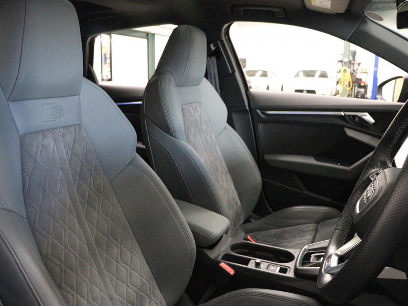 アウディ S3 ｽﾎﾟｰﾂﾊﾞｯｸ 1stｴﾃﾞｨｼﾞｮﾝ ﾌﾞﾗｯｸｽﾀｲﾘﾝｸﾞPKG　125台限定車 1ｵｰﾅｰ 灰革/ｱﾙｶﾝﾀﾗｼｰﾄ ﾊﾟﾉﾗﾏSR MMIﾅﾋﾞ TV Bｶﾒﾗ Carplay ﾜｲﾔﾚｽﾁｬｰｼﾞﾝｸﾞ ﾏﾄﾘｸｽLEDﾍｯﾄﾞﾗｲﾄ ﾀﾞﾝﾋﾟﾝｸﾞｺﾝﾄﾛｰﾙｻｽﾍﾟﾝｼｮﾝ 専用19ｲﾝﾁAW　2年保証