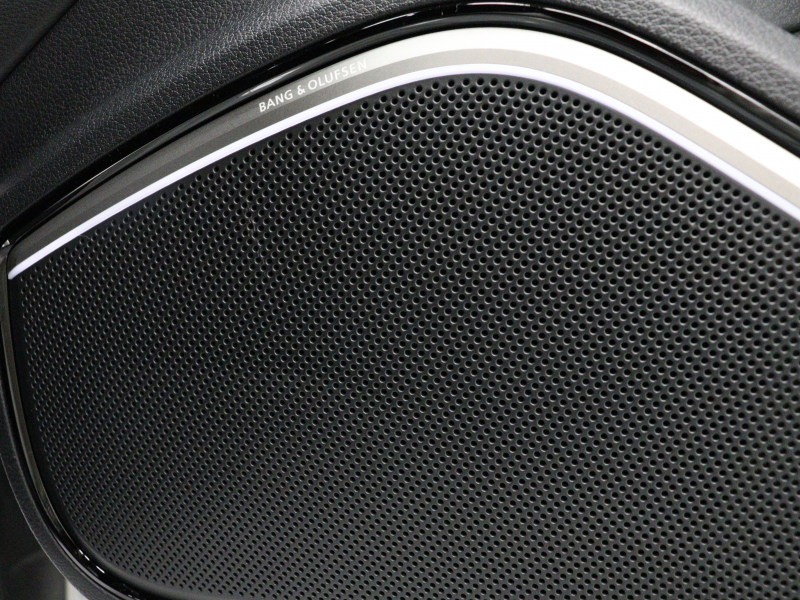アウディ RS3 ﾍﾞｰｽｸﾞﾚｰﾄﾞ RSﾃﾞｻﾞｲﾝPKG　ADVｷｰ ﾄﾞﾗｲﾊﾞｰA 黒革 ﾋｰﾀｰ MMIﾅﾋﾞ Bｶﾒﾗ ACC Bang&Olufsen ｶｰﾎﾞﾝｲﾝﾃﾘｱﾄﾘﾑ ﾏﾄﾘｸｽLEDﾍｯﾄﾞﾗｲﾄ 純正ｴｱﾛ ﾚｯﾄﾞｷｬﾘﾊﾟｰ 19ｲﾝﾁAW(ﾏｯﾄﾁﾀﾝ)　2年保証