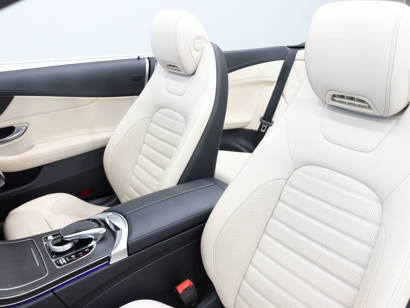 AMG Cクラス C43 4MATIC ｶﾌﾞﾘｵﾚ AMGｱﾄﾞﾊﾞﾝｽﾄﾞ&ﾚｰﾀﾞｰSP　白革 ｴｱｽｶｰﾌ 青幌 純正ﾅﾋﾞTV ﾌﾞﾙﾒｽﾀｰS ﾍｯﾄﾞｱｯﾌﾟD ACC Bluetoothｵｰﾃﾞｨｵ AMGｽﾃｱﾘﾝｸﾞ AMGｴｸﾞｿﾞｰｽﾄｼｽﾃﾑ AMGｴｱﾛ&19ｲﾝﾁAW　2年保証