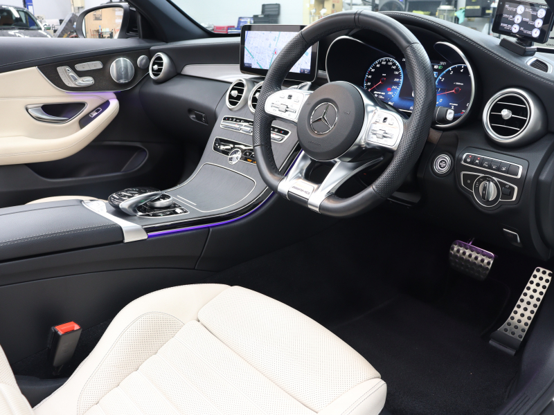 AMG Cクラス C43 4MATIC ｶﾌﾞﾘｵﾚ AMGｱﾄﾞﾊﾞﾝｽﾄﾞ&ﾚｰﾀﾞｰSP　白革 ｴｱｽｶｰﾌ 青幌 純正ﾅﾋﾞTV ﾌﾞﾙﾒｽﾀｰS ﾍｯﾄﾞｱｯﾌﾟD ACC Bluetoothｵｰﾃﾞｨｵ AMGｽﾃｱﾘﾝｸﾞ AMGｴｸﾞｿﾞｰｽﾄｼｽﾃﾑ AMGｴｱﾛ&19ｲﾝﾁAW　2年保証