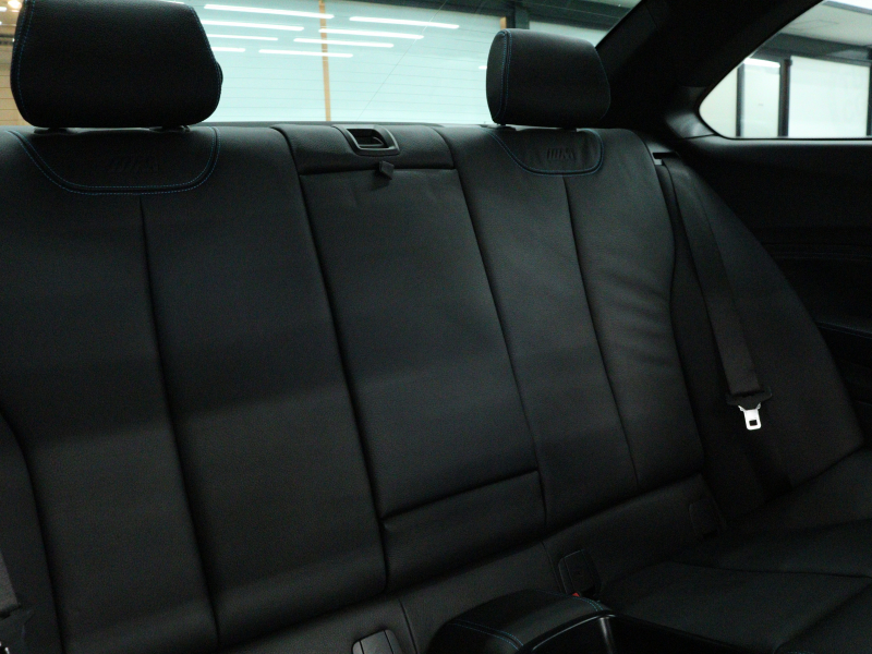 BMW Mシリーズ M2 ﾍﾞｰｽｸﾞﾚｰﾄﾞ 6速MT　ｺﾝﾌｫｰﾄA ｲﾝﾃﾘｼﾞｪﾝﾄS 黒革 ﾋｰﾀｰ 純正ﾅﾋﾞTV Bｶﾒﾗ Bluetoothｵｰﾃﾞｨｵ ｶｰﾎﾞﾝｲﾝﾃﾘｱﾄﾘﾑ ｴｷｿﾞｰｽﾄﾃｰﾙﾊﾟｲﾌﾟ Mﾌﾞﾙｰｷｬﾘﾊﾟｰ Mｴｱﾛ&19ｲﾝﾁAW　2年保証