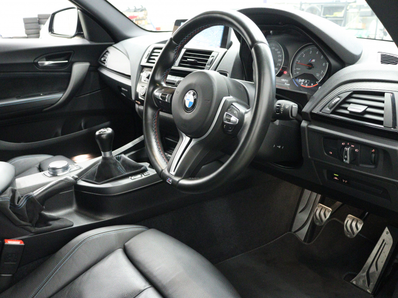 BMW Mシリーズ M2 ﾍﾞｰｽｸﾞﾚｰﾄﾞ 6速MT　ｺﾝﾌｫｰﾄA ｲﾝﾃﾘｼﾞｪﾝﾄS 黒革 ﾋｰﾀｰ 純正ﾅﾋﾞTV Bｶﾒﾗ Bluetoothｵｰﾃﾞｨｵ ｶｰﾎﾞﾝｲﾝﾃﾘｱﾄﾘﾑ ｴｷｿﾞｰｽﾄﾃｰﾙﾊﾟｲﾌﾟ Mﾌﾞﾙｰｷｬﾘﾊﾟｰ Mｴｱﾛ&19ｲﾝﾁAW　2年保証