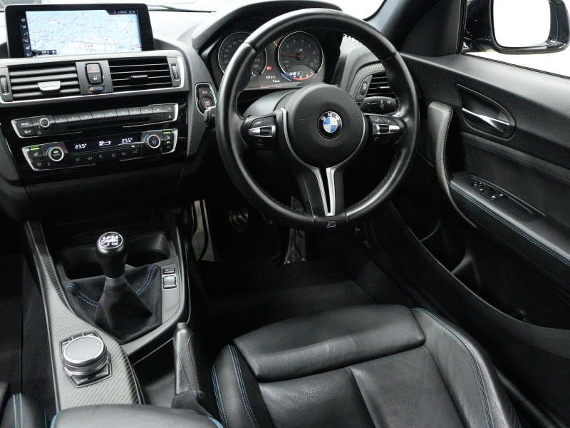 BMW Mシリーズ M2 ﾍﾞｰｽｸﾞﾚｰﾄﾞ 6速MT　ｺﾝﾌｫｰﾄA ｲﾝﾃﾘｼﾞｪﾝﾄS 黒革 ﾋｰﾀｰ 純正ﾅﾋﾞTV Bｶﾒﾗ Bluetoothｵｰﾃﾞｨｵ ｶｰﾎﾞﾝｲﾝﾃﾘｱﾄﾘﾑ ｴｷｿﾞｰｽﾄﾃｰﾙﾊﾟｲﾌﾟ Mﾌﾞﾙｰｷｬﾘﾊﾟｰ Mｴｱﾛ&19ｲﾝﾁAW　2年保証