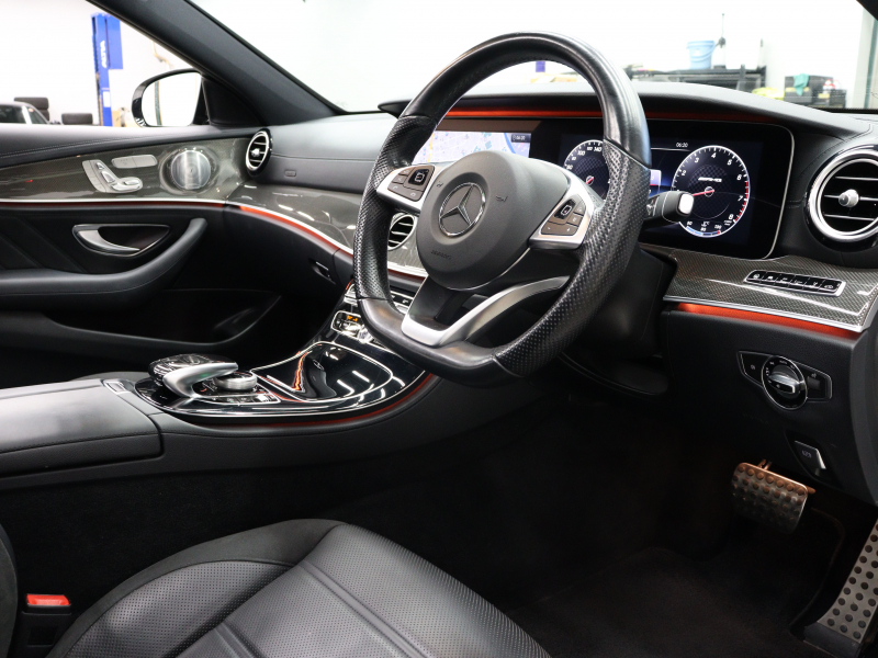 AMG Eクラス E43 4MATIC ﾜｺﾞﾝ ﾚｰﾀﾞｰSP　黒革 ﾋｰﾀｰ ﾊﾟﾉﾗﾏSR 純正ﾅﾋﾞTV ﾌﾞﾙﾒｽﾀｰS 360ｶﾒﾗ HUD Carplay AMGｽﾎﾟｰﾂｻｽﾍﾟﾝｼｮﾝ AMGｴｸﾞｿﾞｰｽﾄ AMGｴｱﾛ&20ｲﾝﾁAW 2年保証付